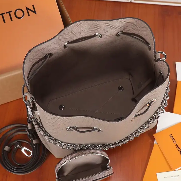 LV 2304DJ0039 Bag 0616